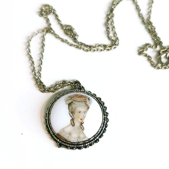 Marie Antoinette Portrait Milk Glass Pendant Victorian-Style Necklace 22-Inches - Picture 4 of 6